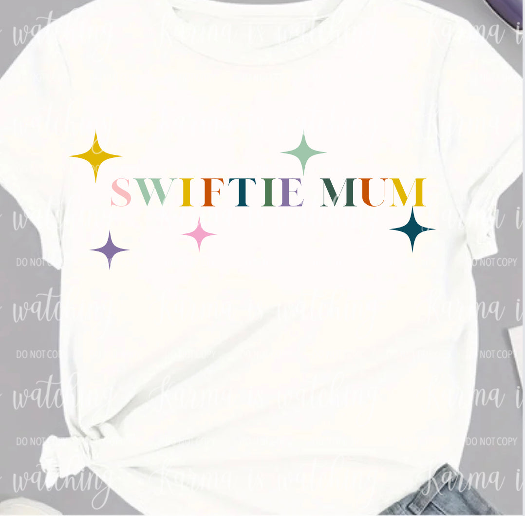 Swiftie Mum Tee Junior - 4XL