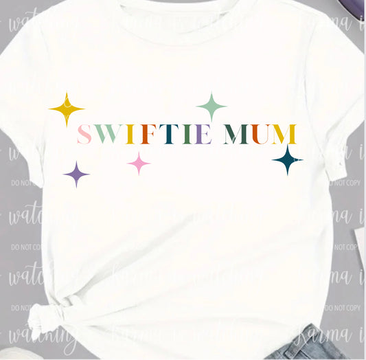 Swiftie Mum Tee Junior - 4XL